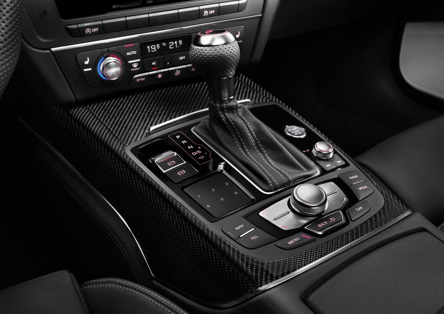 Детали интерьера Audi RS6 Avant (4G, C7) 2013 года  (WW) (фото 18 из 90)